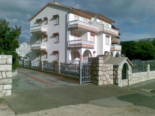 Apartmani Ruzarija 拉布 外观 照片