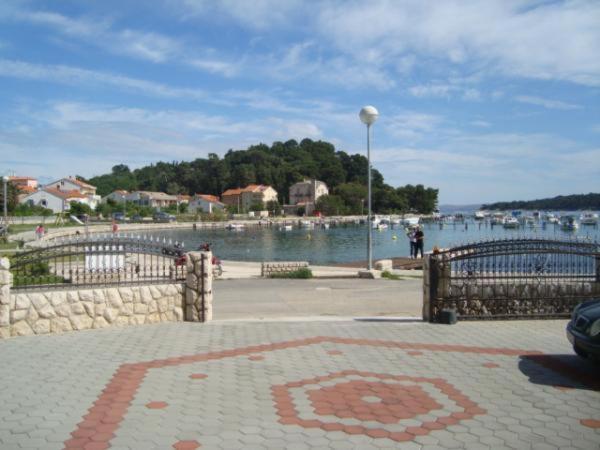 Apartmani Ruzarija 拉布 外观 照片