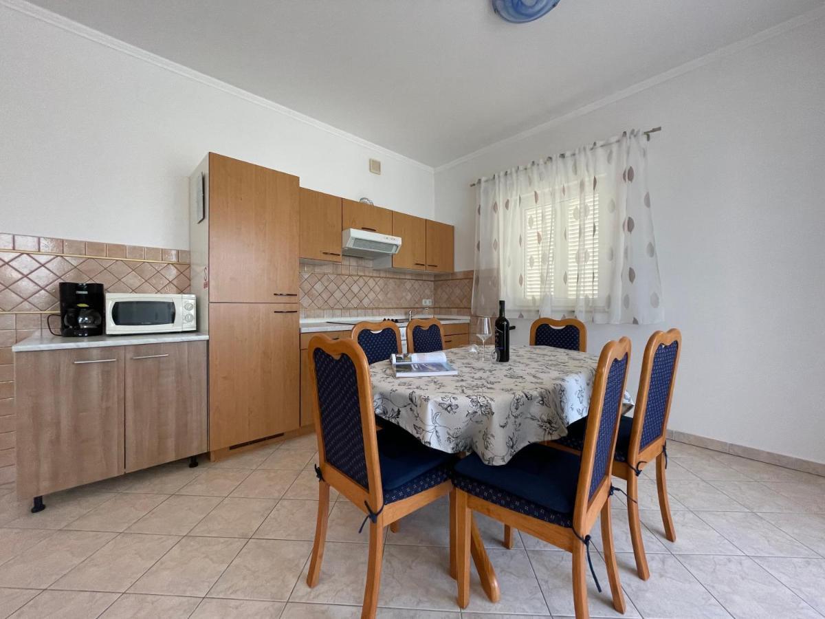 Apartmani Ruzarija 拉布 外观 照片