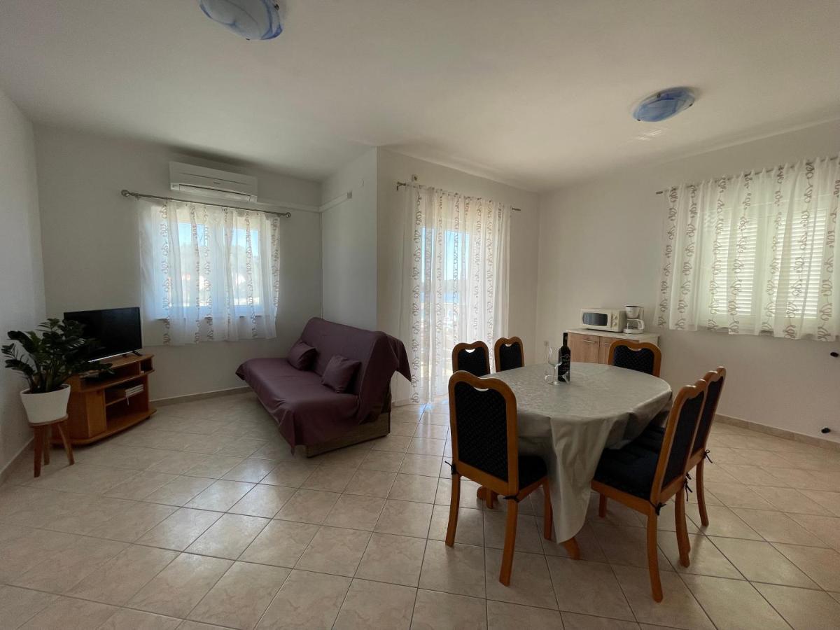Apartmani Ruzarija 拉布 外观 照片