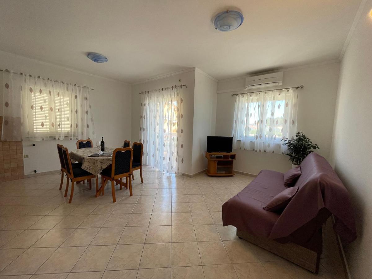 Apartmani Ruzarija 拉布 外观 照片