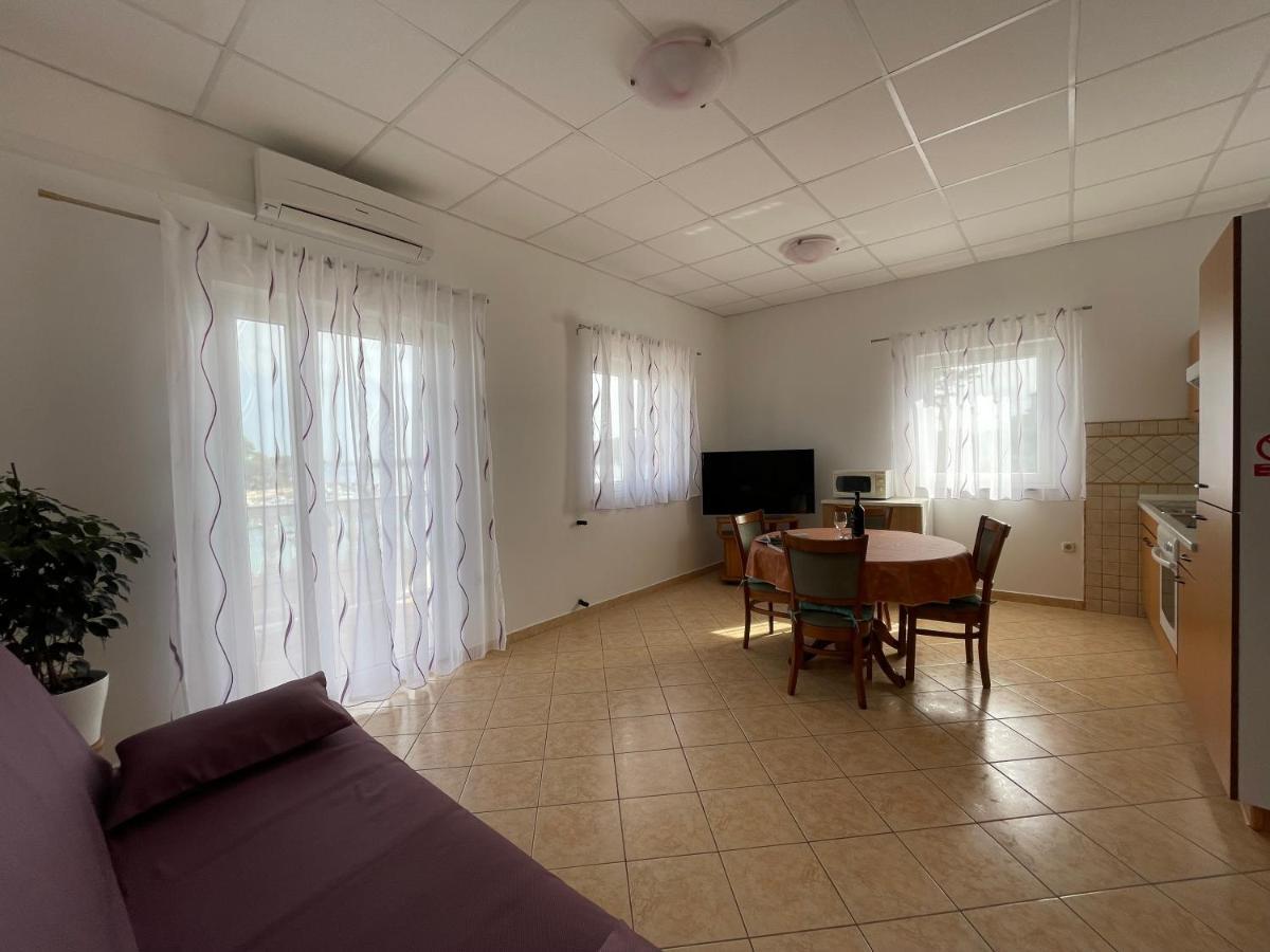 Apartmani Ruzarija 拉布 外观 照片