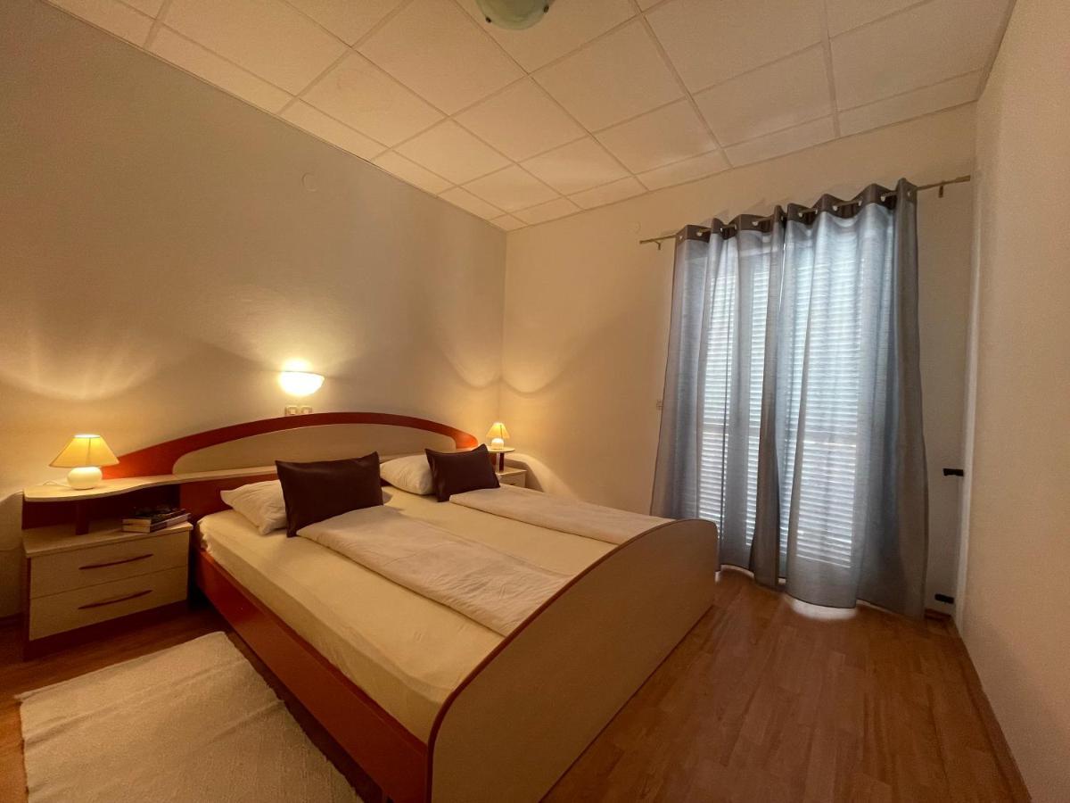 Apartmani Ruzarija 拉布 外观 照片