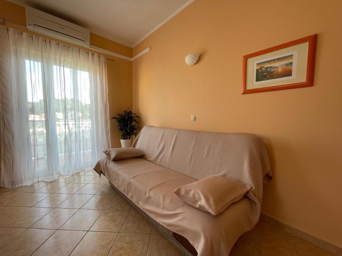 Apartmani Ruzarija 拉布 外观 照片