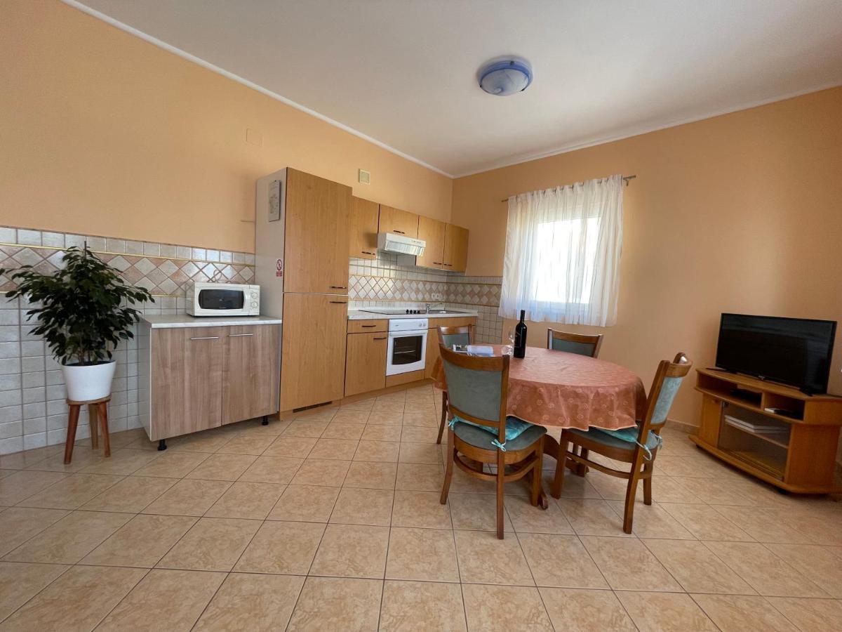 Apartmani Ruzarija 拉布 外观 照片
